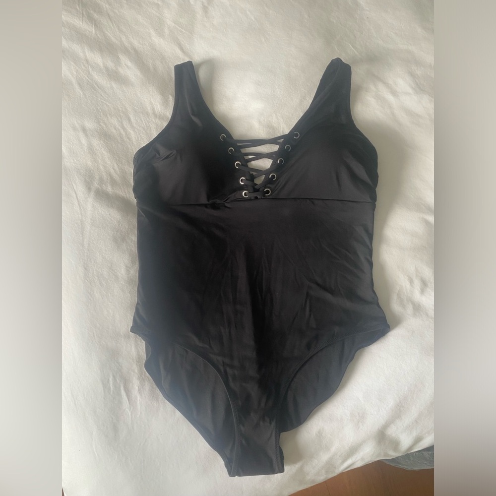 H&M Plus size swimsuit with cups NWT